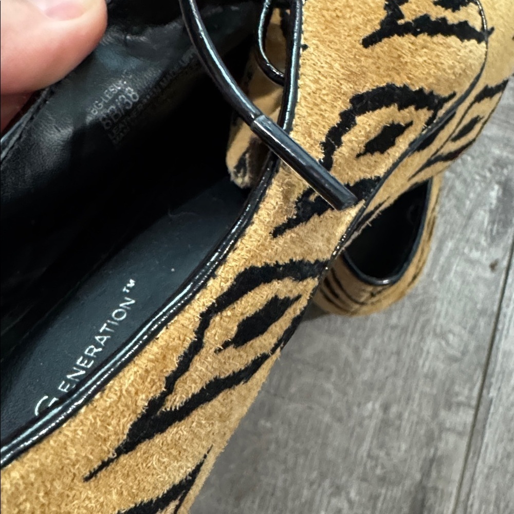 BCBG printed loafers size 8 - Picture 6 of 6